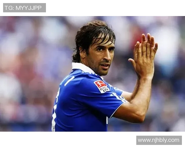 足球明星浪漫头像男展现魅力与风采的完美瞬间