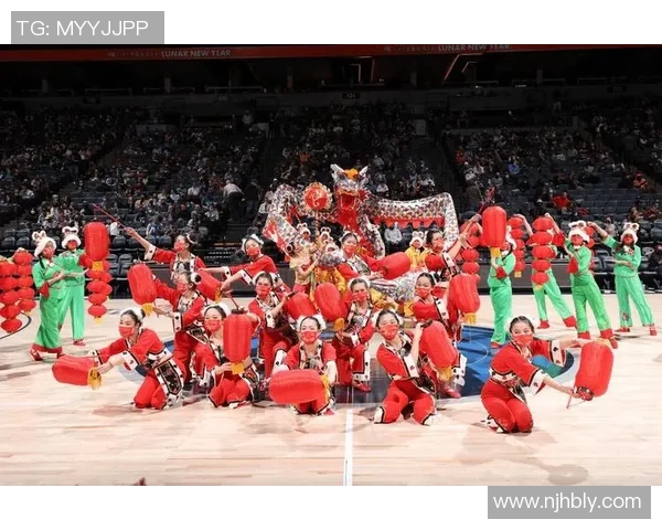 足球明星携手传统舞狮展现激情与魅力的视频盛宴